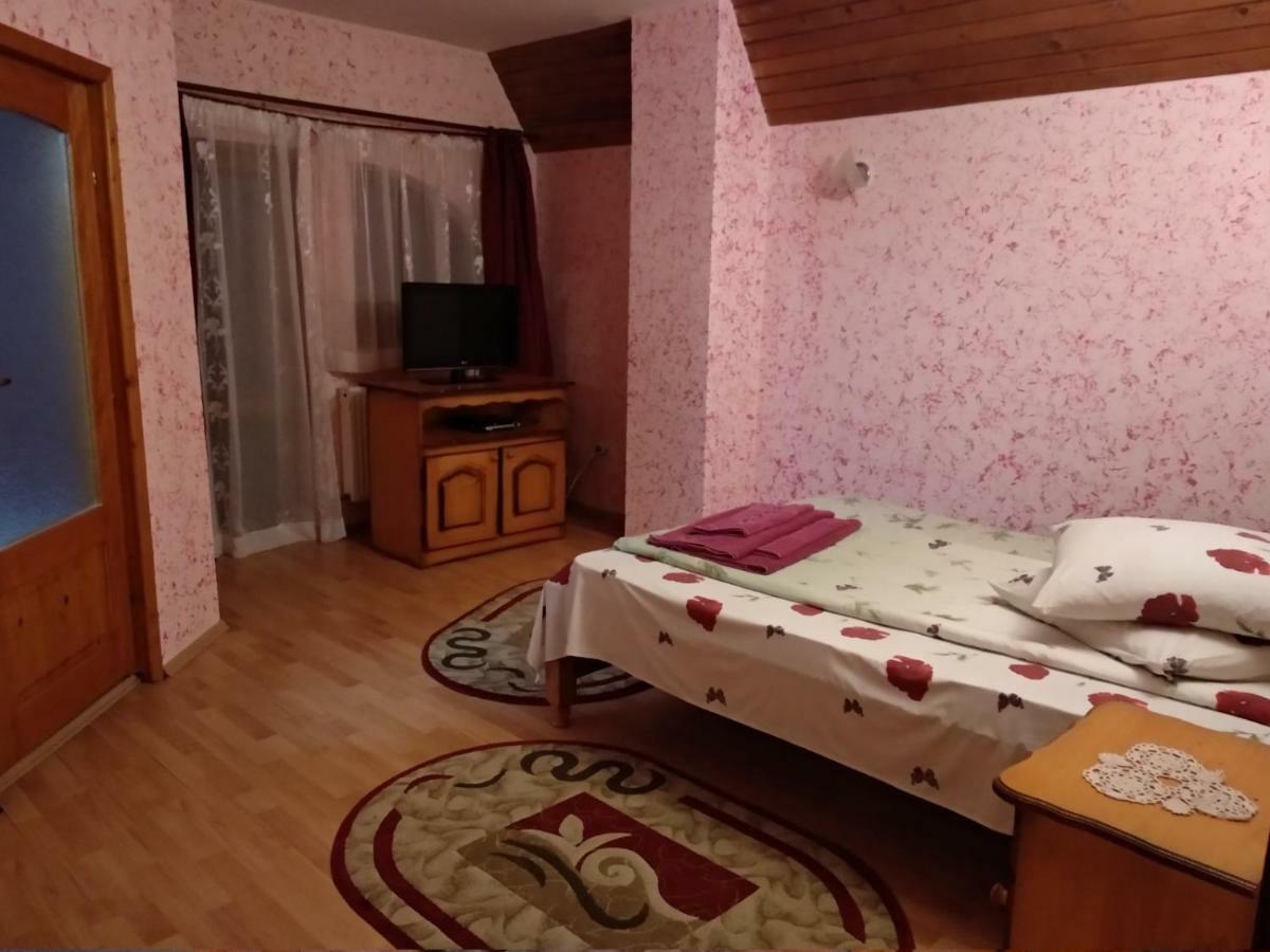Guest house Casa Rares 2*