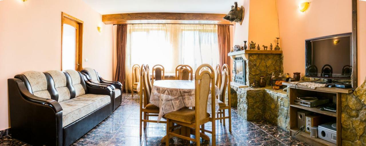 Guest house Casa Rares
