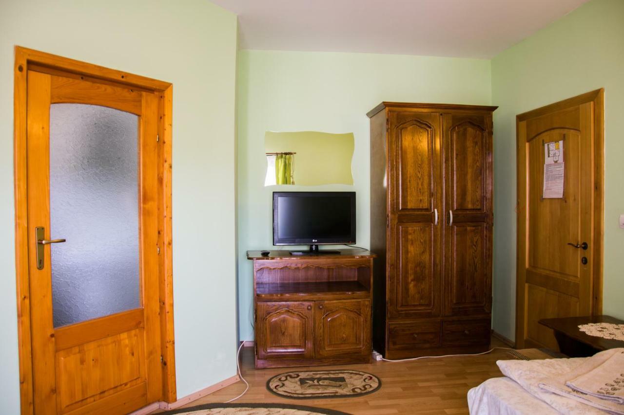 Guest house Casa Rares 2*